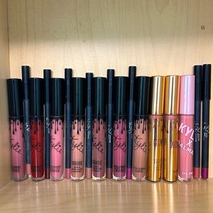 Kylie Matte lipstick with lip liner bundles